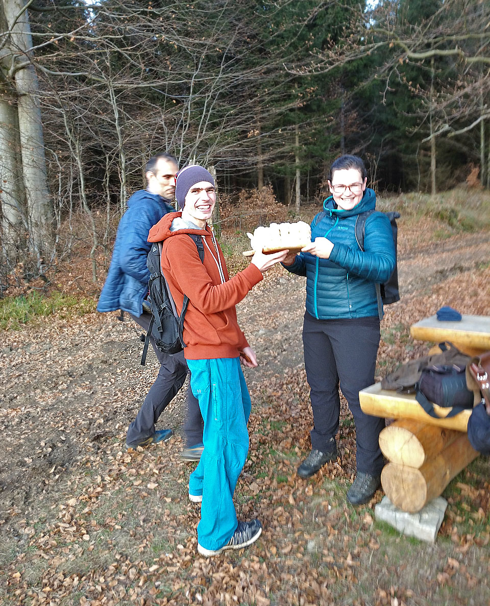 Bylo to dobré (moc) a nebylo toho moc (málo).