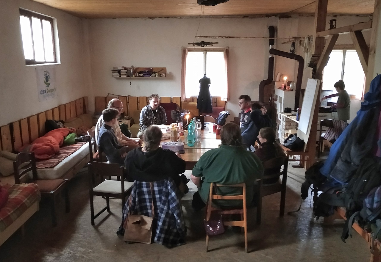 Zatímco moje mamka a babička se staraly o objekt 36, sešli jsme se v objektu 113 na poradě ohledně budoucnosti Městečka neziskových organizací. Netušili jsme tehdy, že zanedlouho přijde covid, který změní všechny naše plány.