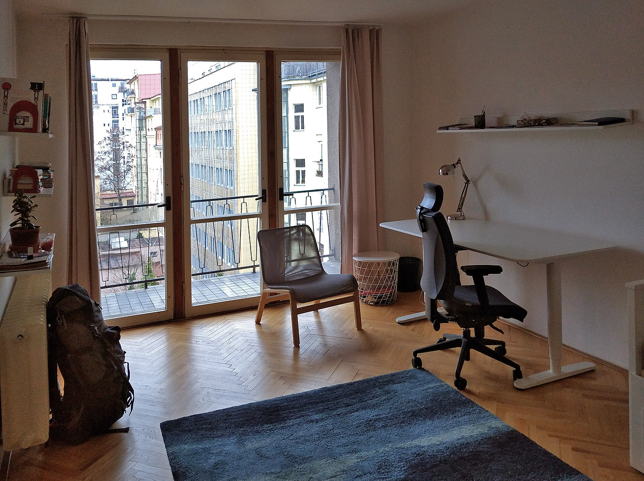 V tomto bytě s krásným výhledem do vnitrobloku bydlel Jaroslav Foglar od roku 1978 do roku 1999. Byl to jeho poslední byt před odchodem do nemocnice, odkud se žel již nevrátil.