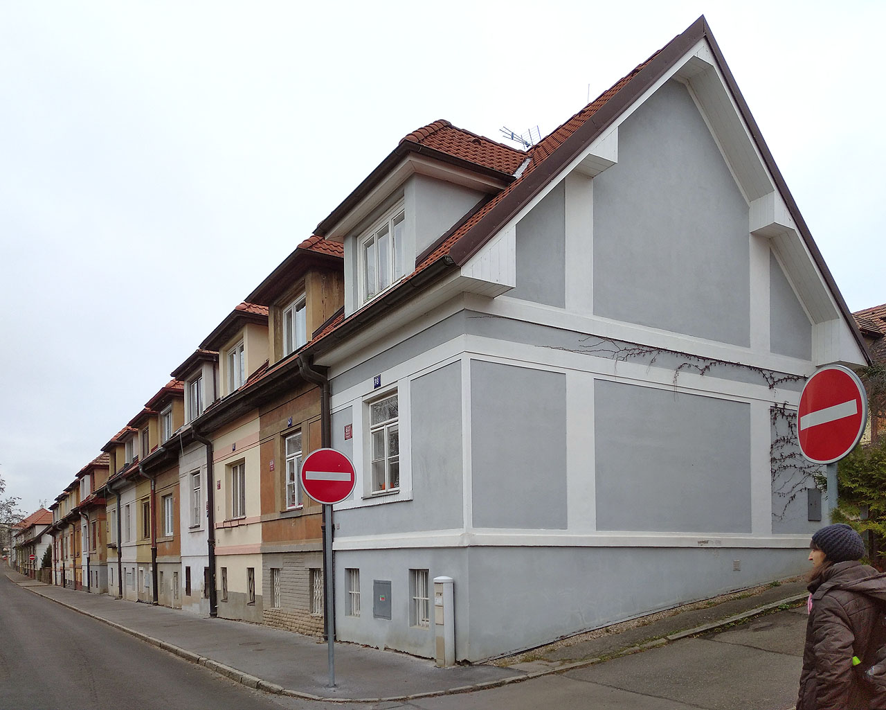 Přes poledne jsme zamířili kolem mé oblíbené učitelské kolonie Malvazinek do Jinonic.