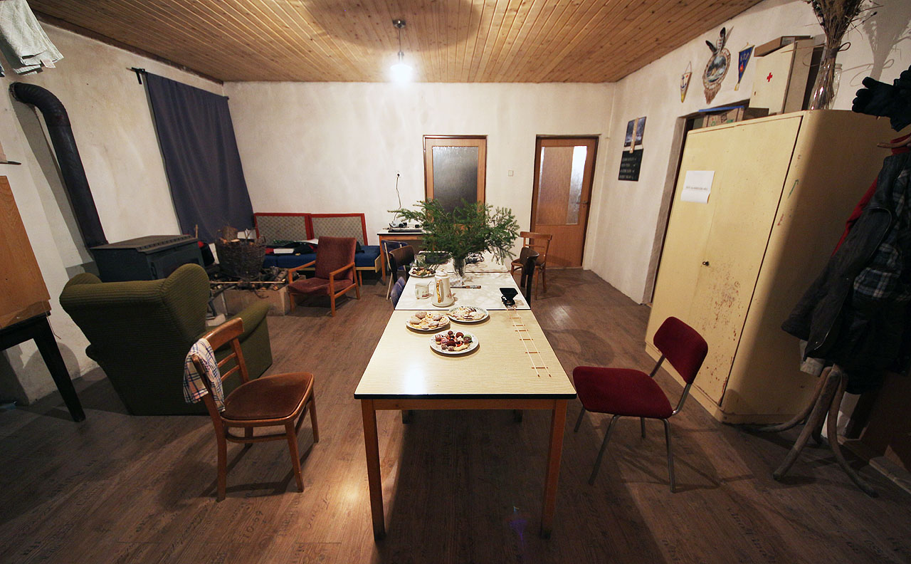 Hodovní tabule byla střídmá, protože jsem všechno jídlo musel přivézt na zádech vlakem. O to víc nám ale chutnalo.