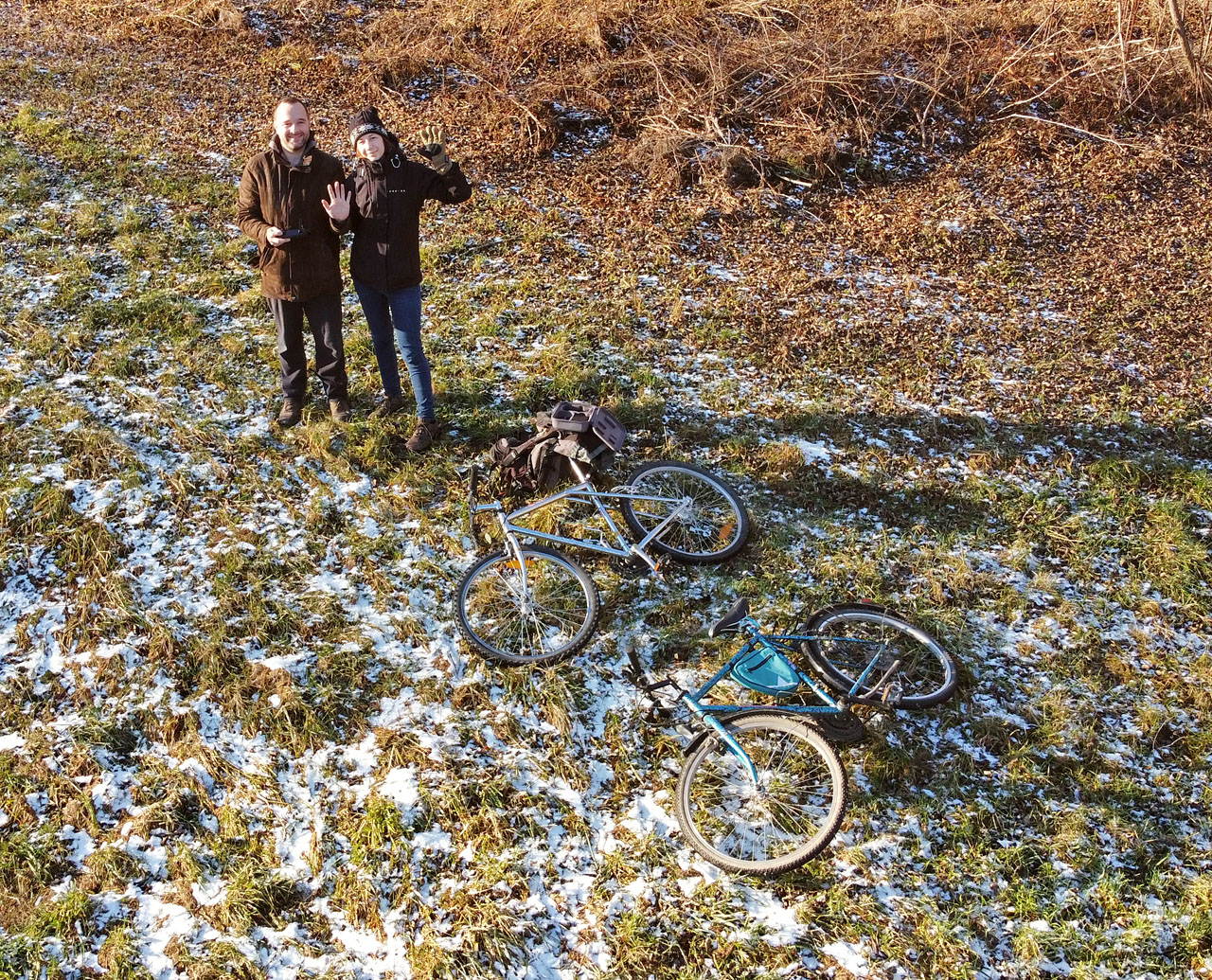 Čtvrtou (a již trvalou) návštěvou byla Doubravka, která přijela na Boží Hod večer. Hned druhého dne ráno jsme vyrazili fotit <a href="/Tema/Papírna a celulózka Písečná">bývalou papírnu a elektrárnu v Písečné</a>.