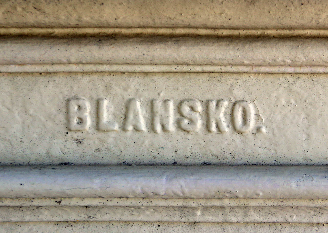 Pozdrav pro ¥a, aby nebylo pochyb o tom, kde byla kolonáda odlita. Blansko. Tečka.