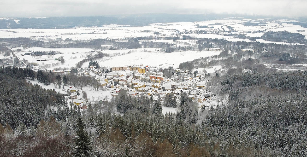 Výhled na Lázně Kynžvart ze stejnojmenného hradu (a dronu, který jsem si prostě musel vzít s sebou).