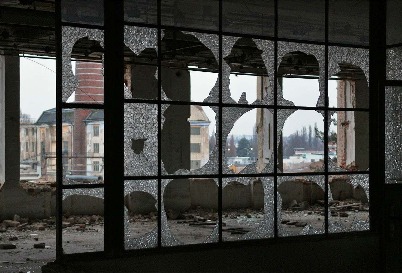 Už jsme museli přijmout, že Brno přišlo o cennější průmyslové areály, jako byla <a href="/Tema/Vlněna">Vlněna</a> nebo Mosilana na Tkalcovské ulici. Ale stejně máme na jazyku hořkou pachuť, když procházíme ztichlé tovární haly.