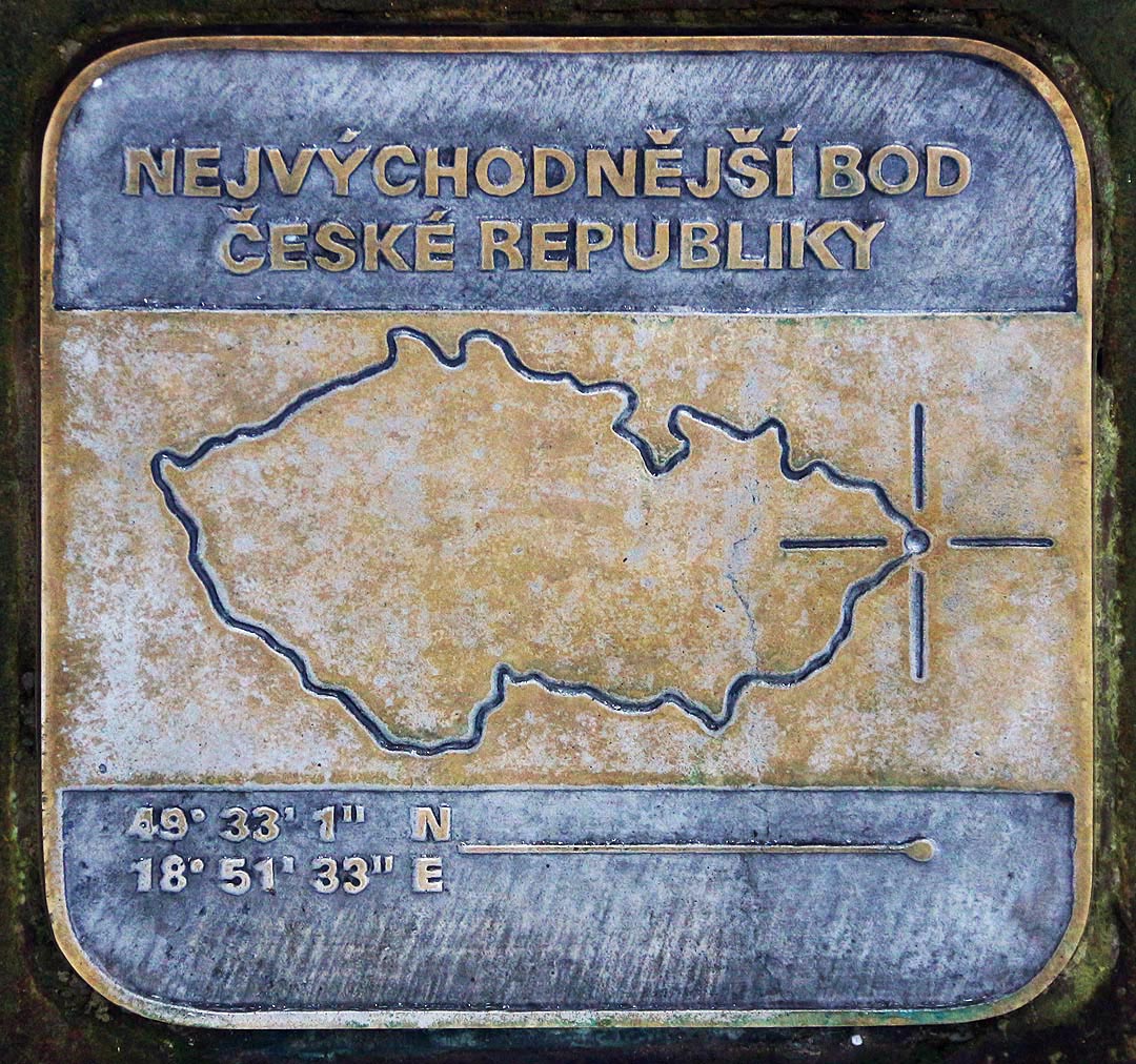 Nakonec jsme se sněhem dobrodili až na nejvýchodnější bod ČR. překročení hranic bylo vzhledem k pandemii covidu zakázané, ale když jsme si zkrátili cestu dolů přes Jaworzynku, nikdo nás nezatknul.