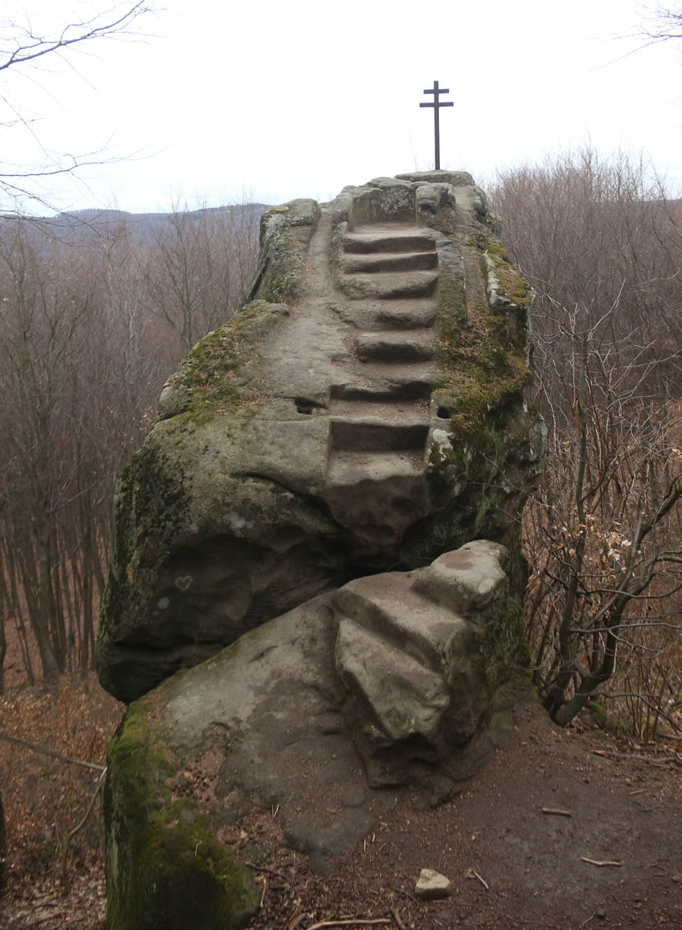 Kazatelna patří k nejznámějším skalám ve Chřibech.