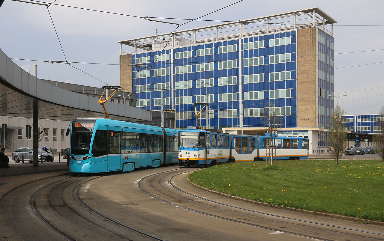 Snad za to mohl Alpín, který se kdysi přiznal nejen k tomu, že během půlstoletí svého života byl v Ostravě jen jednou, ale i k tomu, že vlastně neví, proč by tam jezdil. „To je názor Pražáka“, pomyslel jsem si tehdy a rozhodl jsem se, že Ostravě se musím věnovat mnohem víc - rozhodně ji totiž považuji za město, kde je co k vidění.
