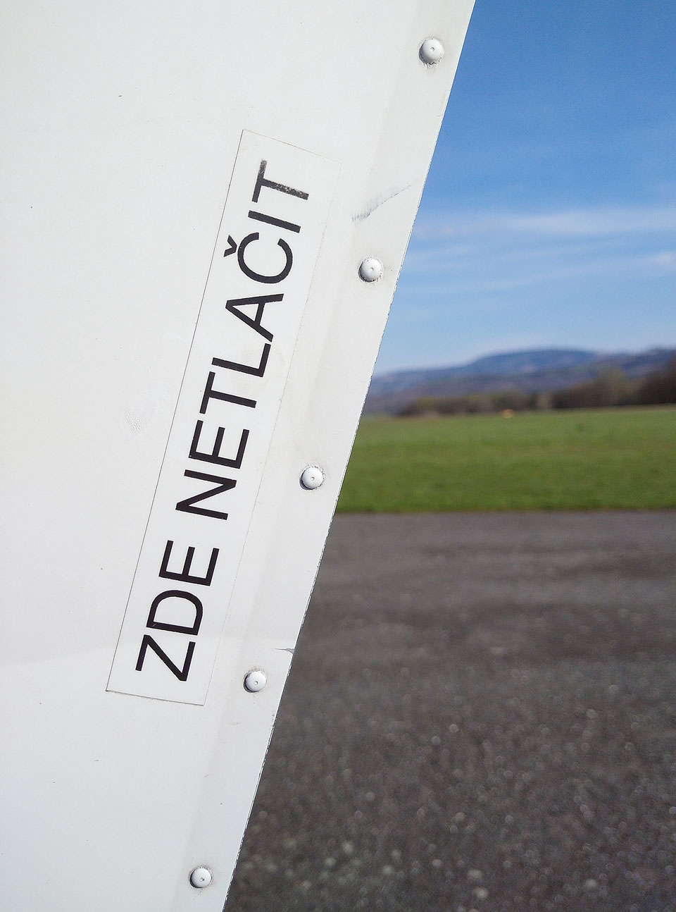 Netlačíme, loučíme se a pěšky jdeme na Munu. Poprvé jsme přiletěli letadlem, ale možná to není naposledy.