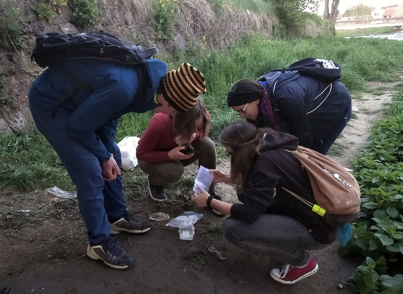 Zlatým hřebem hry byla zpráva umístěná na lanovce ze spodní strany lávky přes Svitavu.