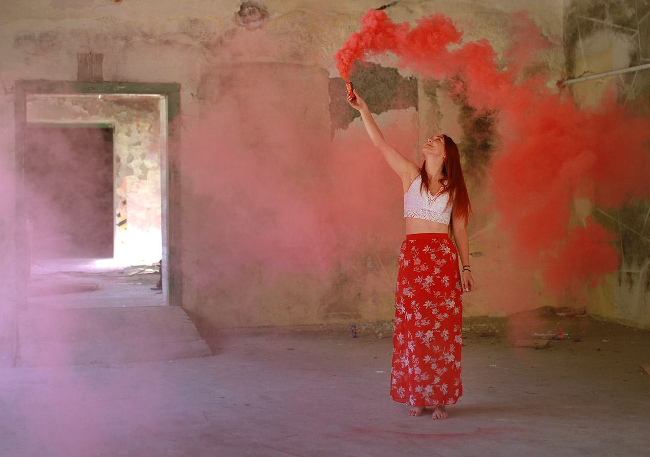 Agnes v Oskavě maluje vzdušné zámky rudým kouřem.