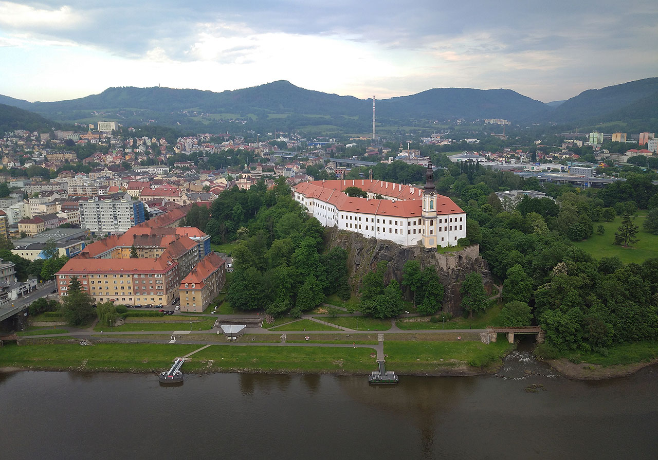 Z vrcholku Pastýřské či Ovčí stěny mohl na vrchnost shlížet každý.