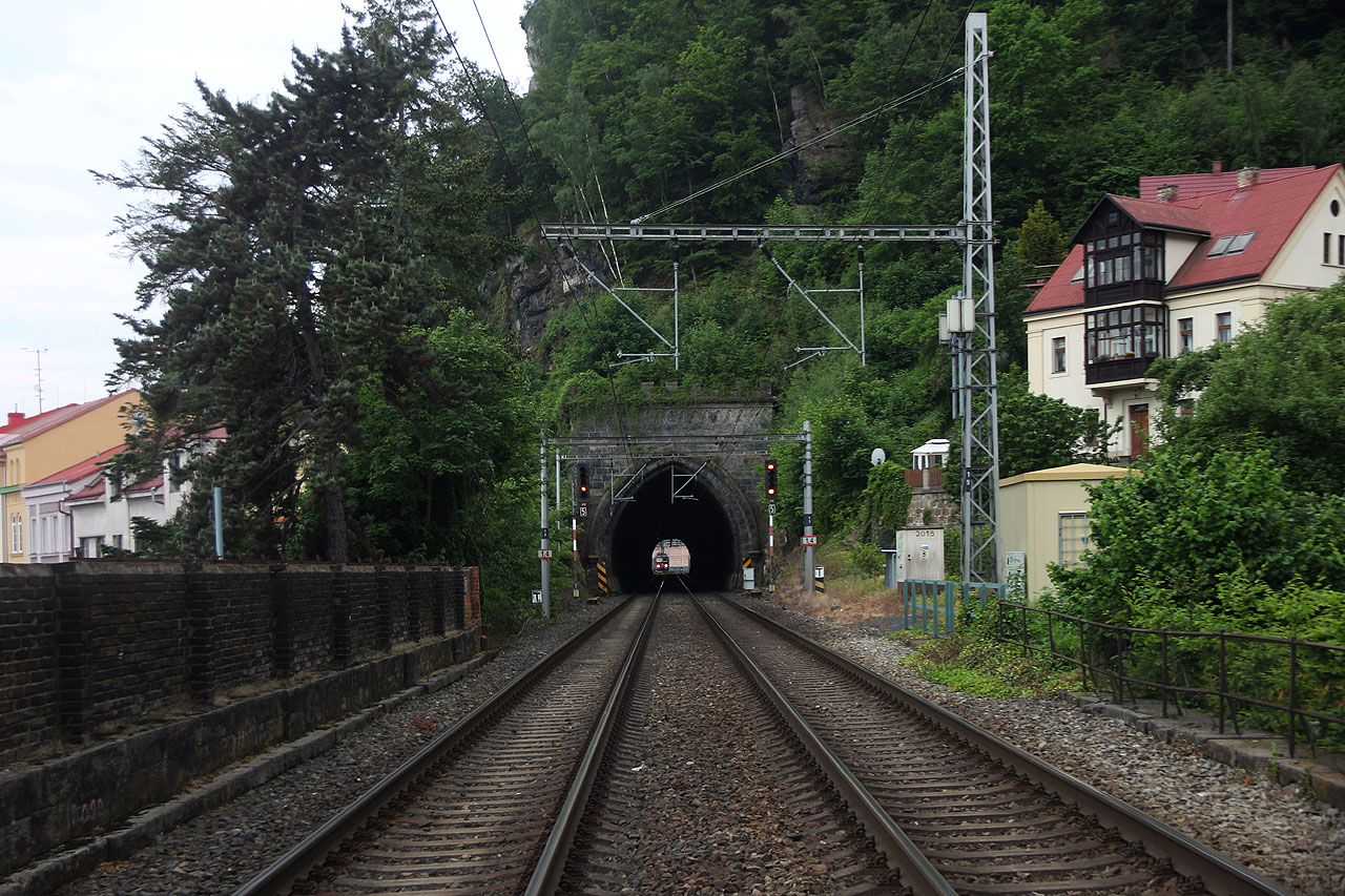Ještě jeden pohled na <a href="/Tema/Tunel Ovčí stěna">tunel Ovčí stěna</a>.