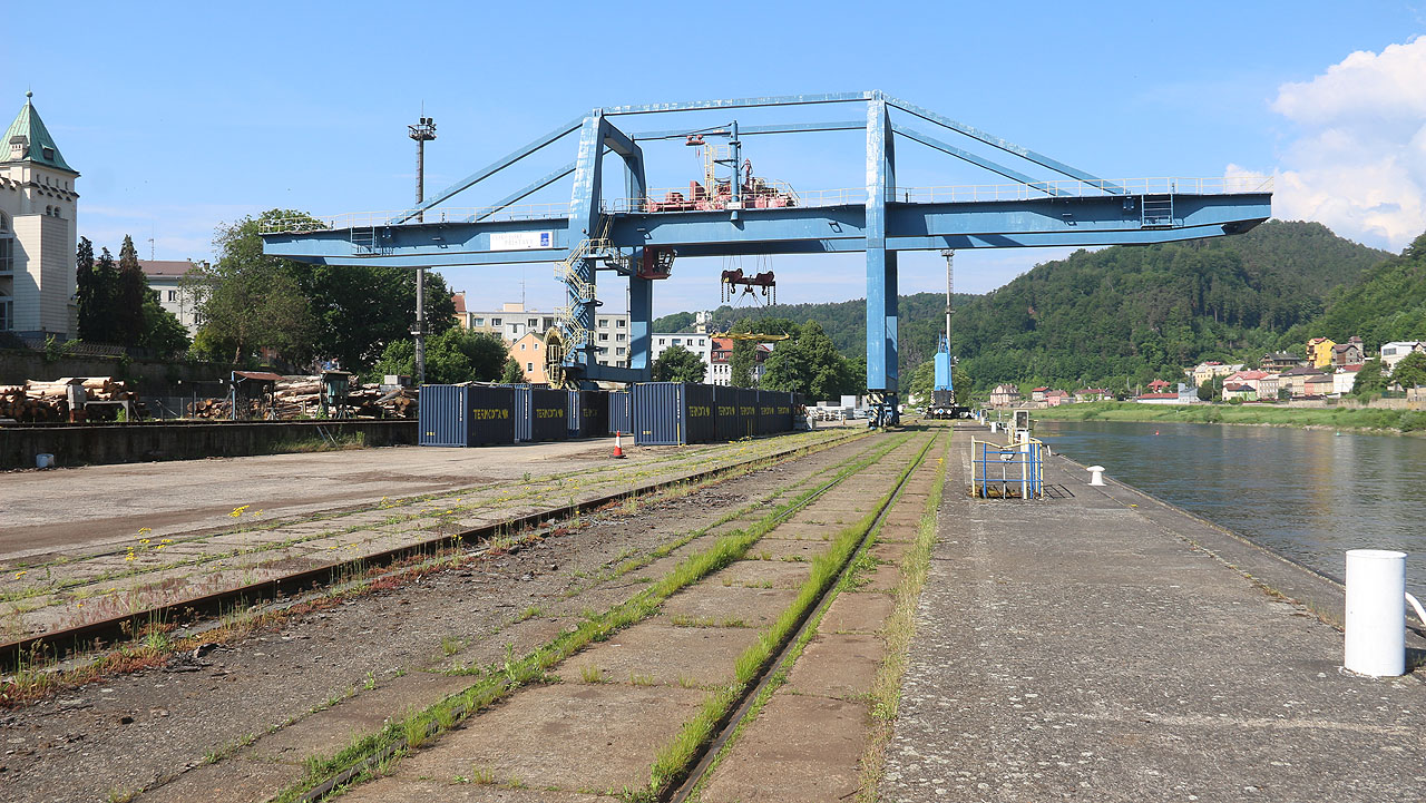 Ačkoliv je to odsud k moři horizontálním směrem ještě 739 km, výškově už je to pouhých 135 m, tedy je o trošku víc, než kolik jsme nastoupali na Pastýřské stěně.