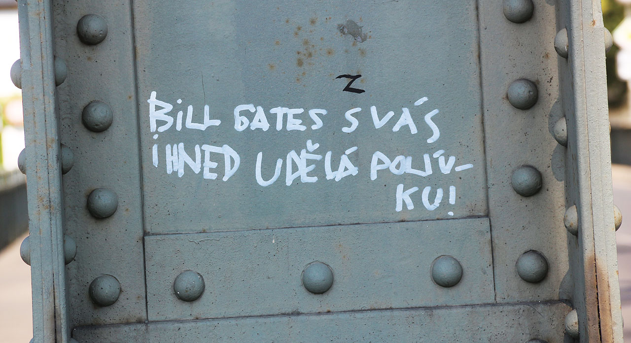 Nápis na pilíři mostu jsme zprvu spíš nechápali…