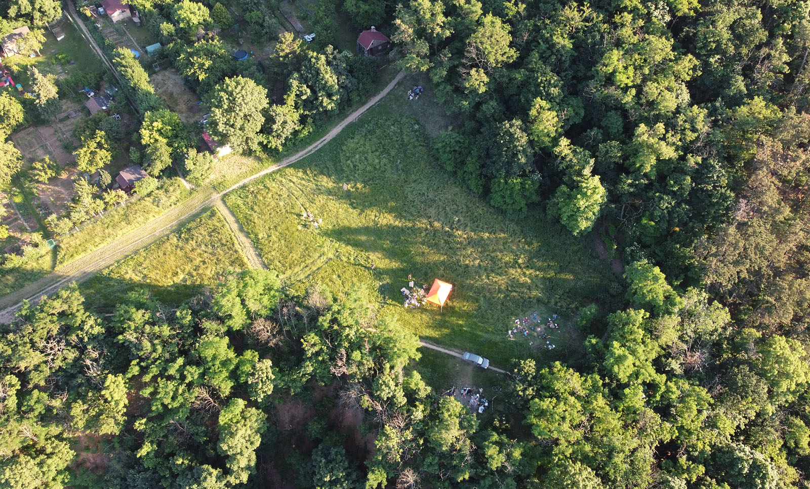 Na téhle louce se to konalo.