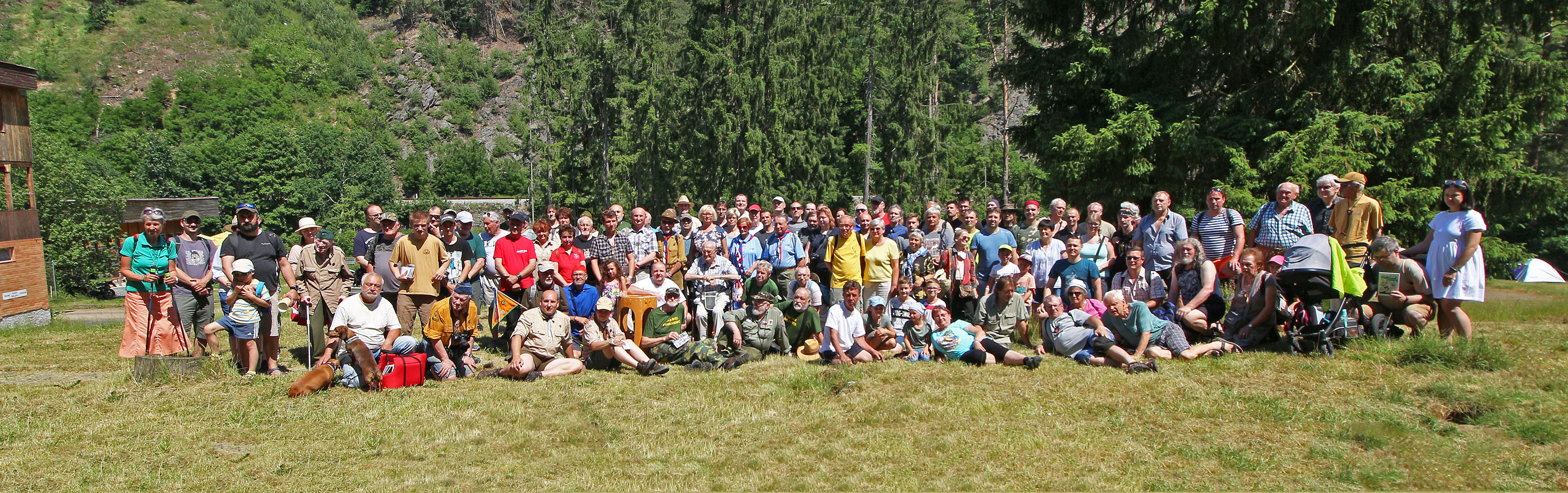 Hlavní společná fotka. Komu se chce, může spočítat, kolik nás tu letos bylo.