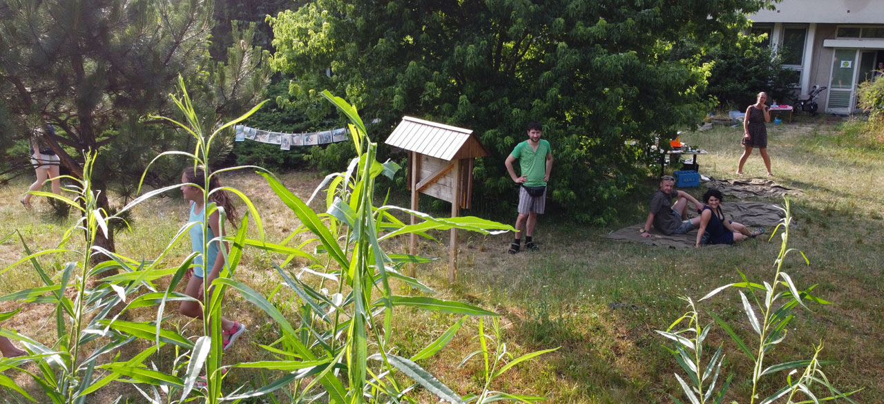 Slavnost byla poděkováním za pžízeň a dobrovolnictví v centru. Já tu sice dvakrát něco přednášel, ale nebylo to úplně dobrovolně. Přesto jsem byl pozván a to mě potěšilo.