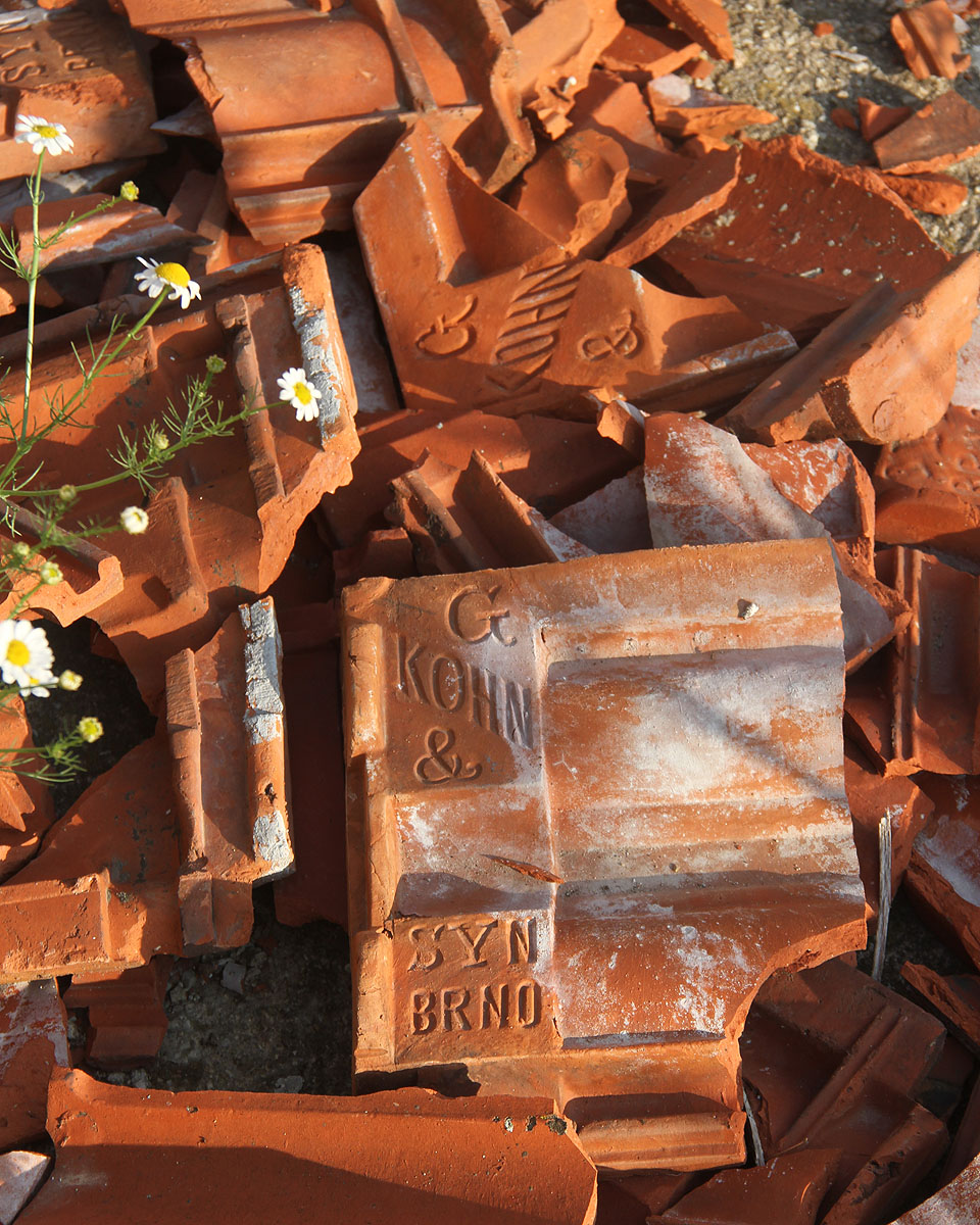 Potěšily nás tašky z <a href="/Tema/Kohnova cihelna">Kohnovy cihelny</a> v Brně.