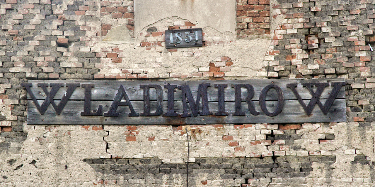 Statek je tak starý a změny okolního světa sem doléhají tak málo, že se jeho název dodnes píše ve starém českém pravopisu podle Dobrovského (z roku 1809), tedy s dvojitým W. A to přesto, že už v roce 1850 reforma stanovila, že v češtině se bude používat jednoduché V. Sem za celý rok nový pravopis vůbec nedorazil. A vlastně sem nedorazil dodnes.