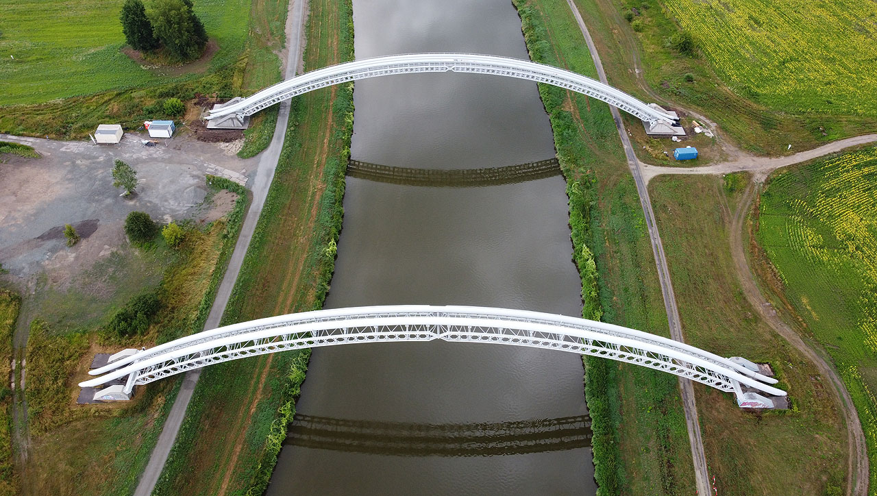 Slovensko vpravo, Česko vlevo.