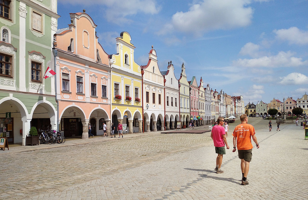 Nedělní návštěva Telče. Na to, že prázdniny právě vrcholí, je tu překvapivě málo turistů.
