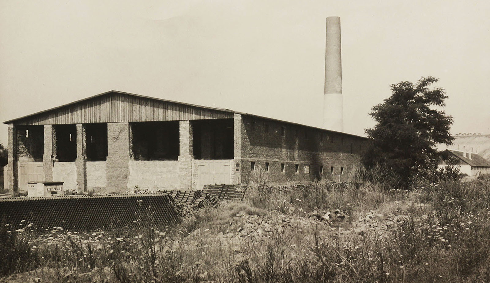 Cihelna, které se dodnes v Brně lidově říká Medlánecká, je vlastně řečkovická. Úzkokolejku tu měli taky, jen na fotkách není vidět.