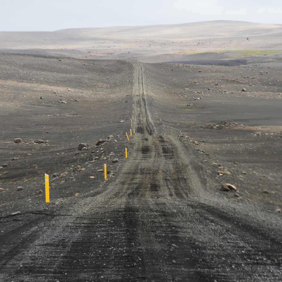 Devátý den se obejvily patníky. Cosi nám říká, že brzo uvidíme kus civilizace.