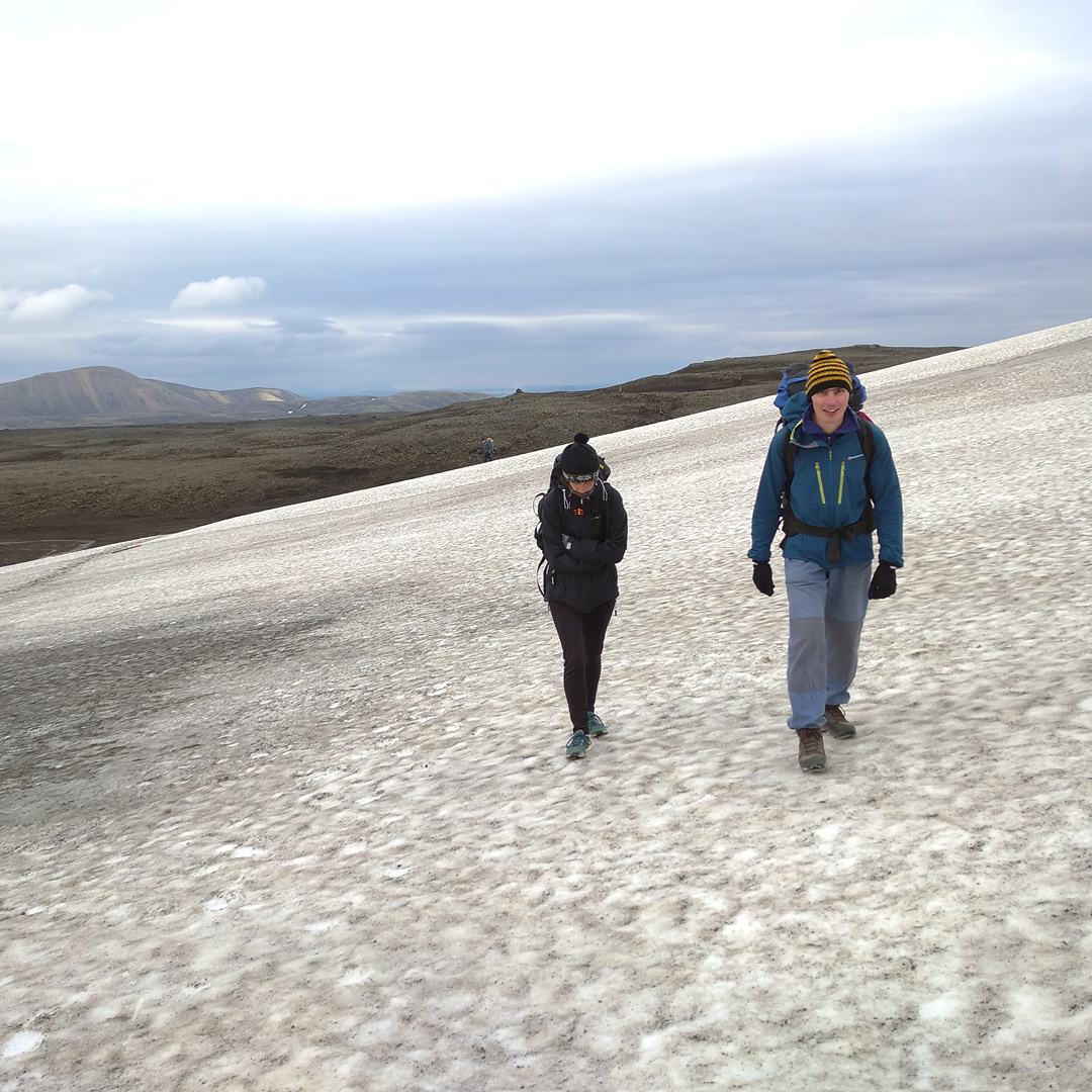 Kdy se člověku podaří v létě, ve výšce 1000 m narazit na sníh? Na Islandu zřejmě často.