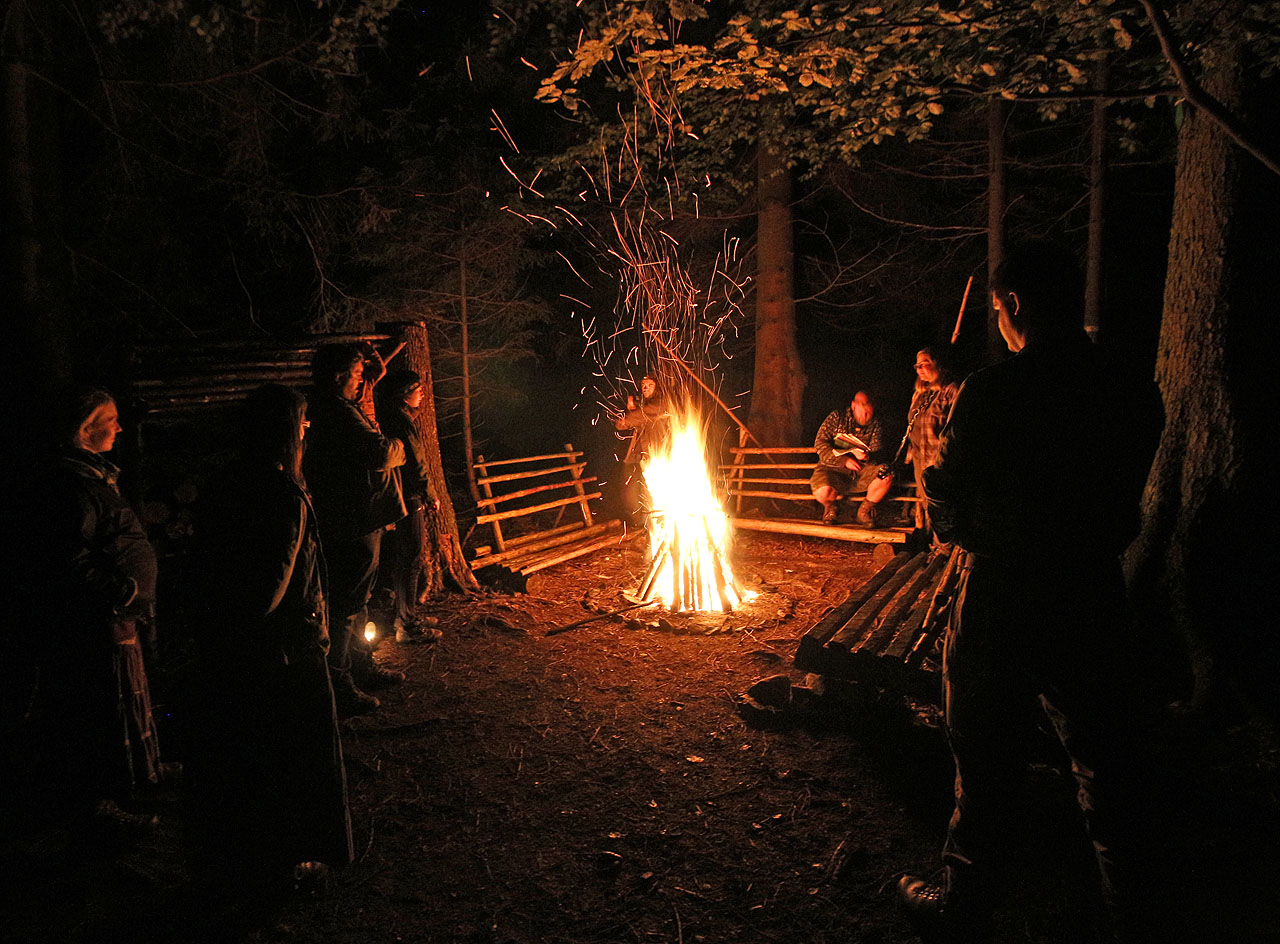 A pak už jsme jen hráli, zpívali a soutěžili v umělecké soutěži o Grýnův kahan.