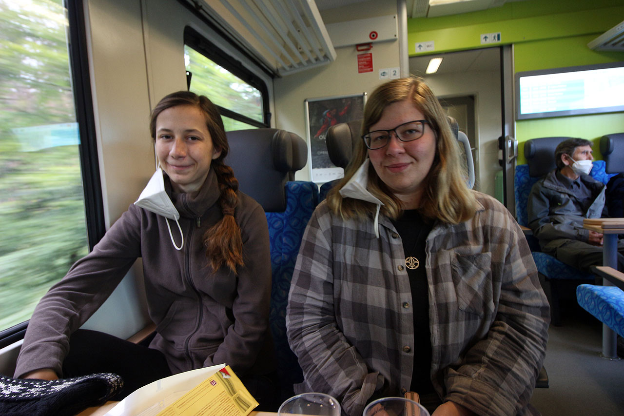 Elegantní rerspirátory na pravém uchu: z cesty směrem na jih v éře končícího covidu se loučí Doubí a Žemle.