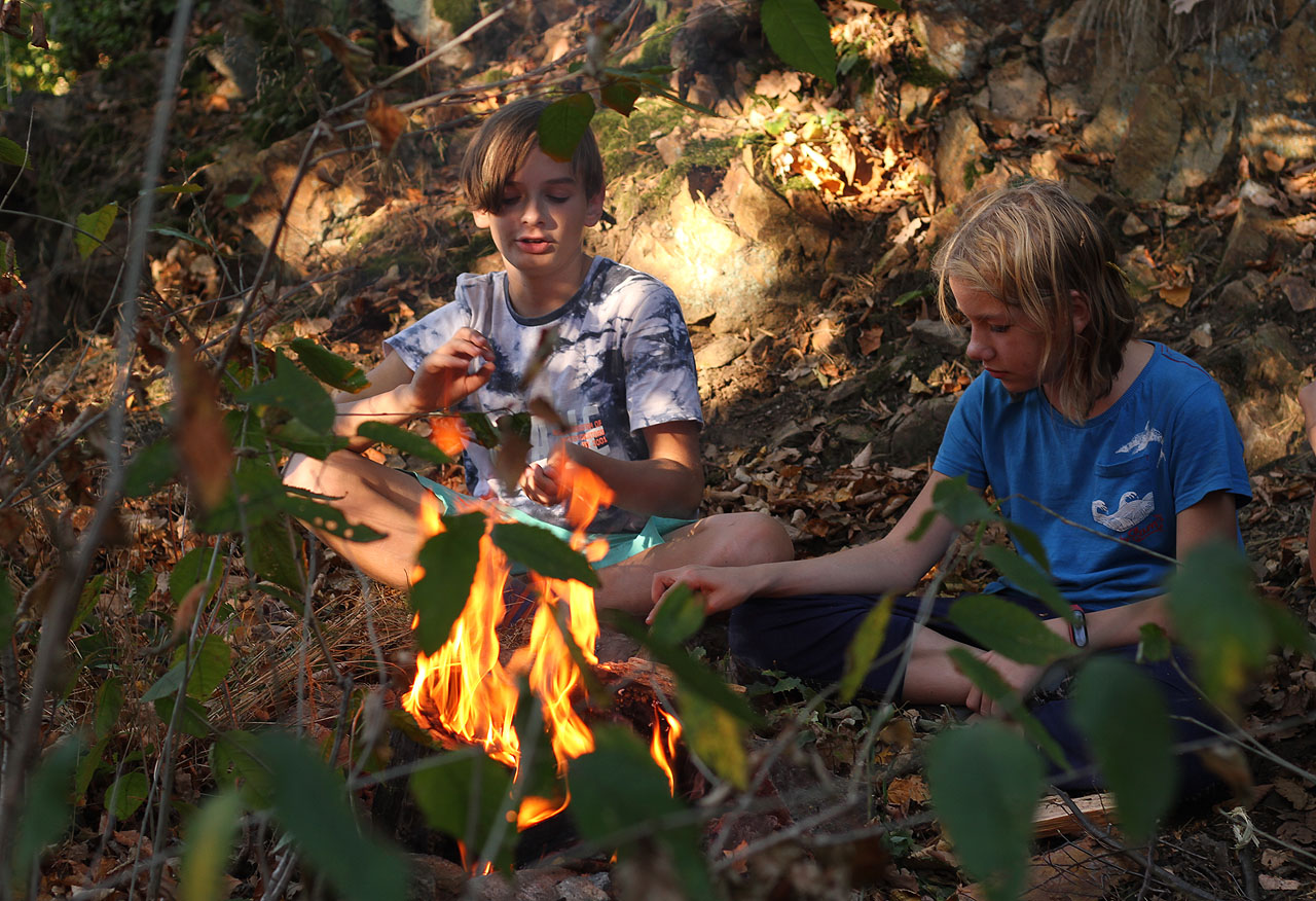 Večeře u „malého ohně“ a příprava na zapálení toho slavnostního.