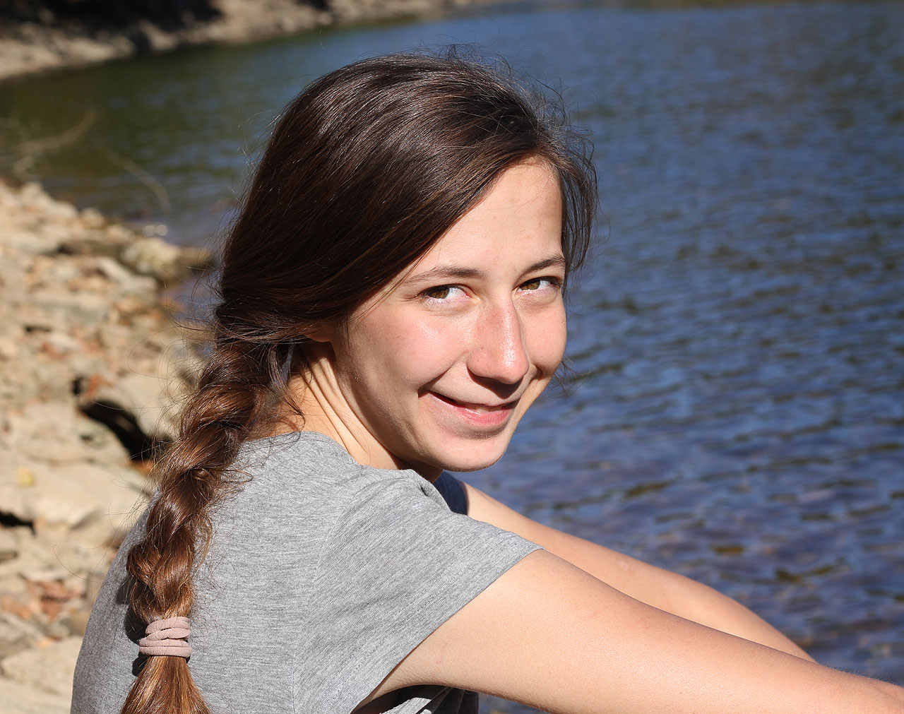 Doubravka se vyhřívá v posledních paprscích zářijového sluníčka.