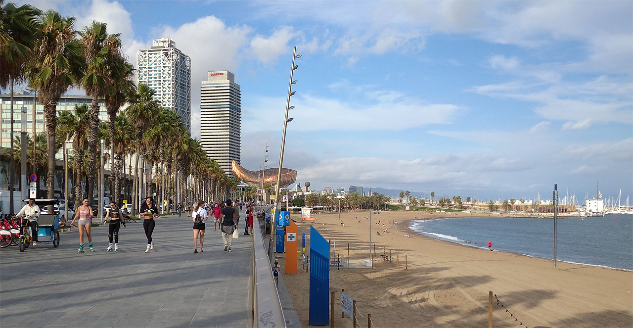 Po práci jsem vyrazil na nábřeží. Poprvé jsem měl chvíli na to, uvědomit si, že jsem tu sám a nemám parťáka na odpolední objevné výpravy. Budu holt muset město prozkoumávat sám.