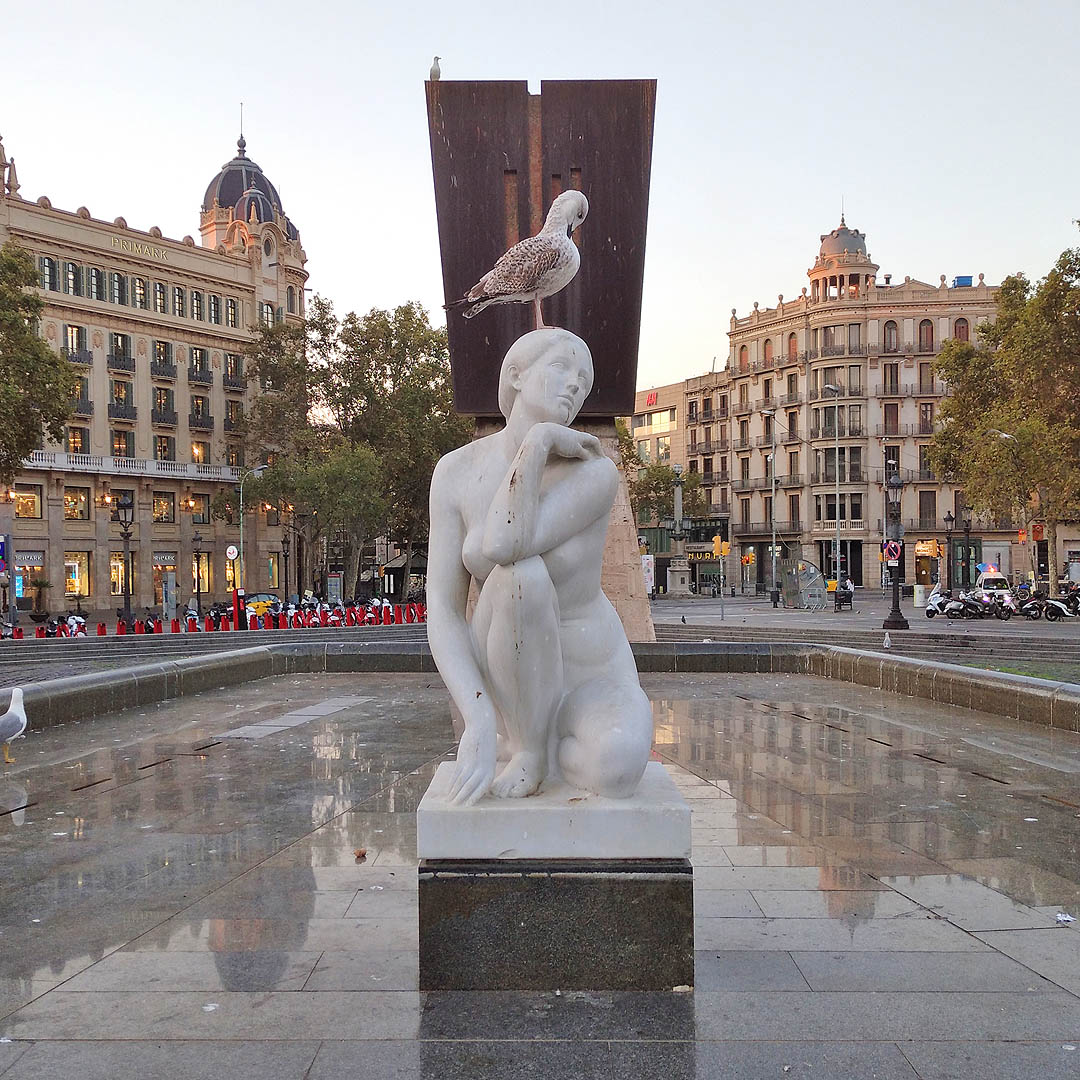 Den začal raním srazem s kolegyní Ninou, která je v Barceloně rovněž na stáži, na náměstí Plaça de Catalunya, odkud jede podzemím vlak do Rubí.