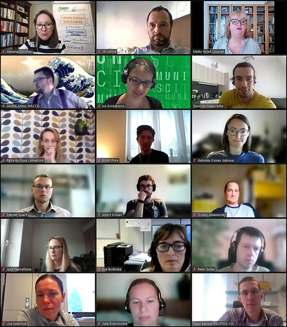 To jsme my, šestnáct účastníků a dva vedoucí kurzu, který nás naučil, jak efektivně pracovat s našimi studenty a případně zaměstnanci. Kurz měl posílit vůdčí schopnosti praktickými nástroji z psychologie, sociálních věd, behaviorálních věd a marketingu. Mimo jiné byl o práci s empatií a přizpůsobení stylu a náplně práce potřebám zaměstnanců.