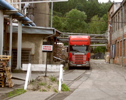 Smutný vtípek v bývalé glucholazské papírně.