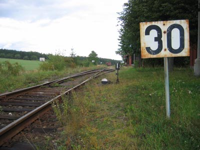 Vjezd do koncové stanice Svobodné Heřmanice - tudy už jezdí pouze nákladní vlaky.