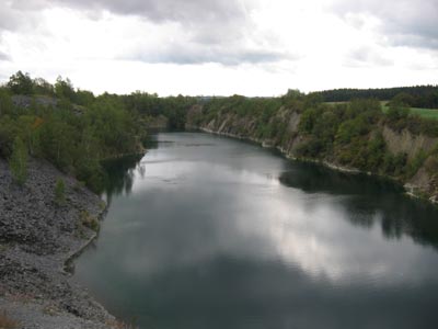 Největší z nich, až za tratí, se jmenuje Šífr a nezadá si s Malou a Velkou Amerikou.