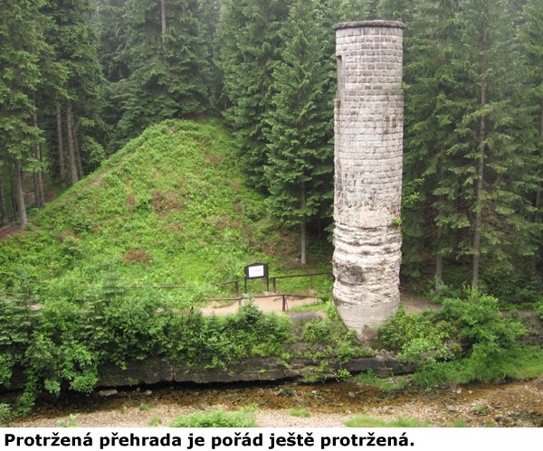 Protržená přehrada.