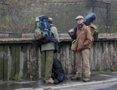 V Kłodzku na mostě před nádražím.