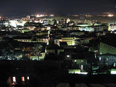 Gironská Stínadla v noci.