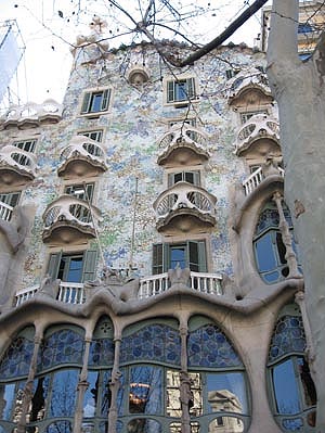 Strom není součástí stavby.