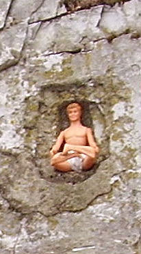 Buddha ve výklenku.