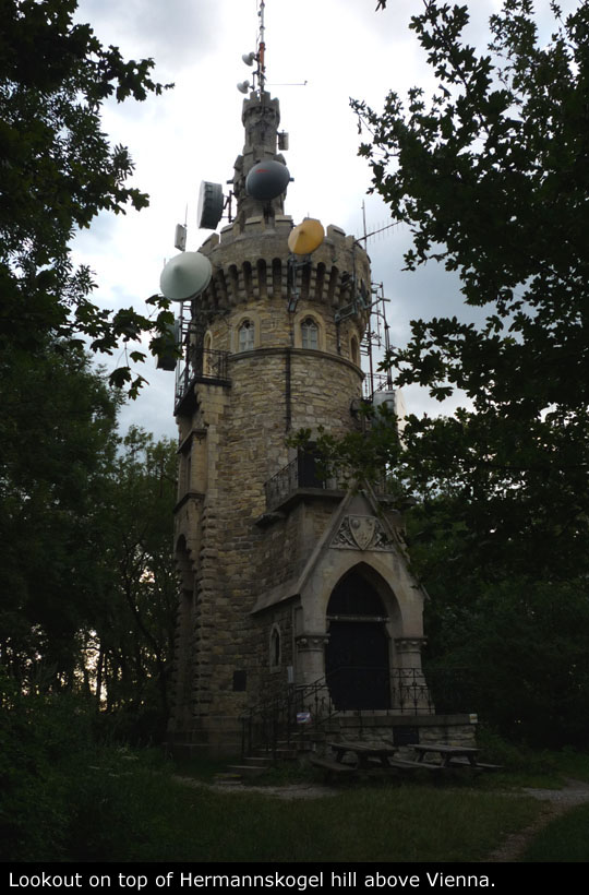 Rozhledna na Herrmanskogelu nad Vídní.