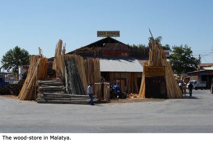 Prodejna dřeva v Malatyi. To by bylo týpákovek!