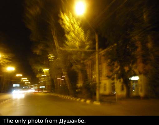 Jediná fotka z Душанбе (je vidět trolejbusové vedení).