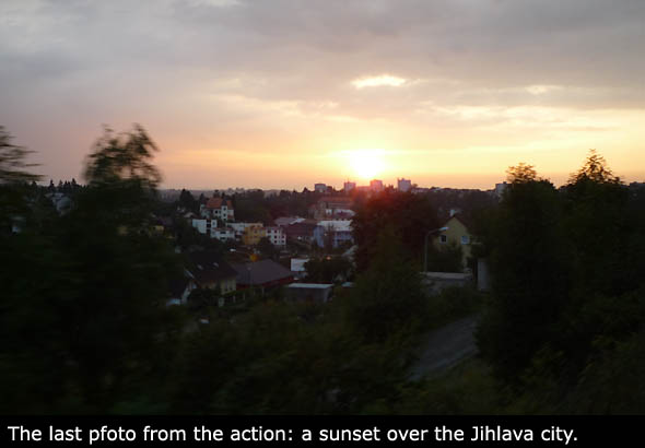 Poslední fotka akce: západ slunce nad Jihlavou.