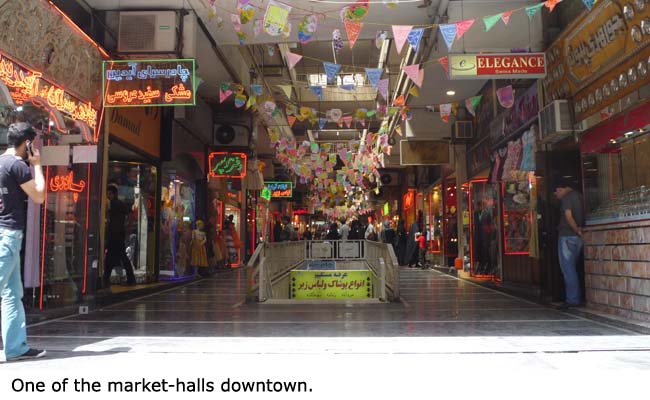 Jedna z tržnic v centru města.