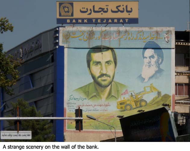 Zvláštní výjev na bance nás zaujal.